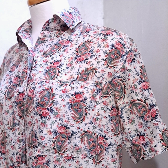 Footlocker | Pink and White Button Down Shirt with Paisley Pattern 100% silk - Picture 3 of 10